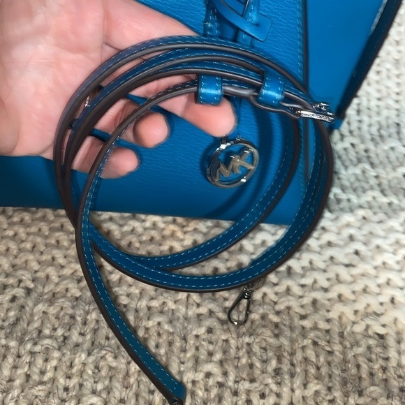 Michael Kors Avril small top zip satchel crossbody - Picture 4 of 8